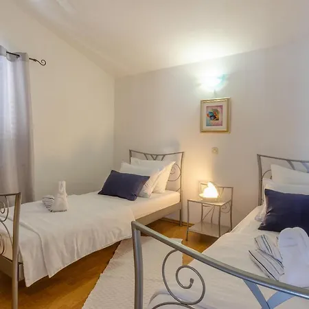 Apartment Andrijic *